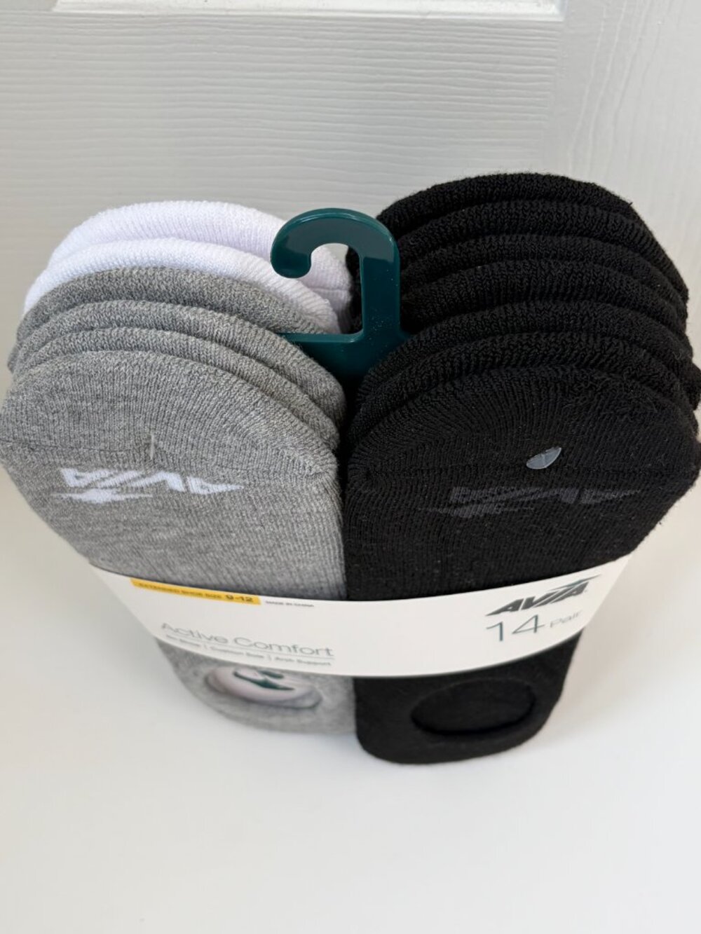 AVIA® Women's Performance Cushion No show, arch support socks - Picture 2 of 4